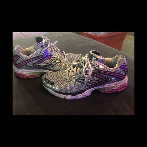 Saucony running shoes - Picture 2 of 7